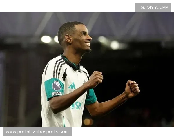 纽卡斯尔联前锋伊萨克连续七场进球,对阵热刺再破门